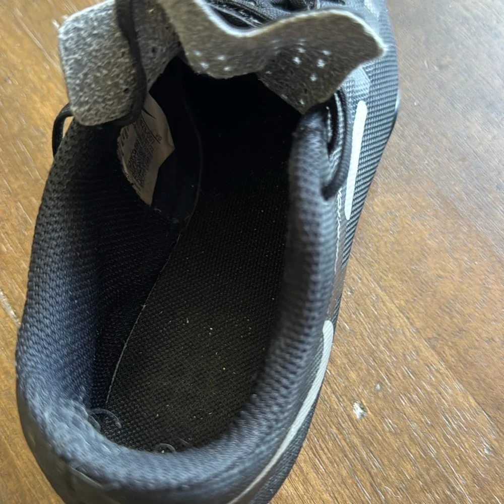 Size 1Y Nike Kids Phantom Soccer Cleats shoes